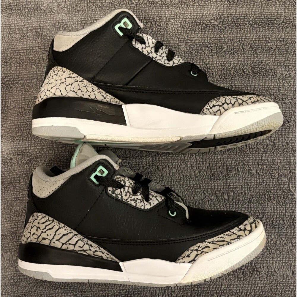 Nike Air Jordan 3 Retro Green Glow Black Wolf Grey Kids Size 2.5Y DM0966-031